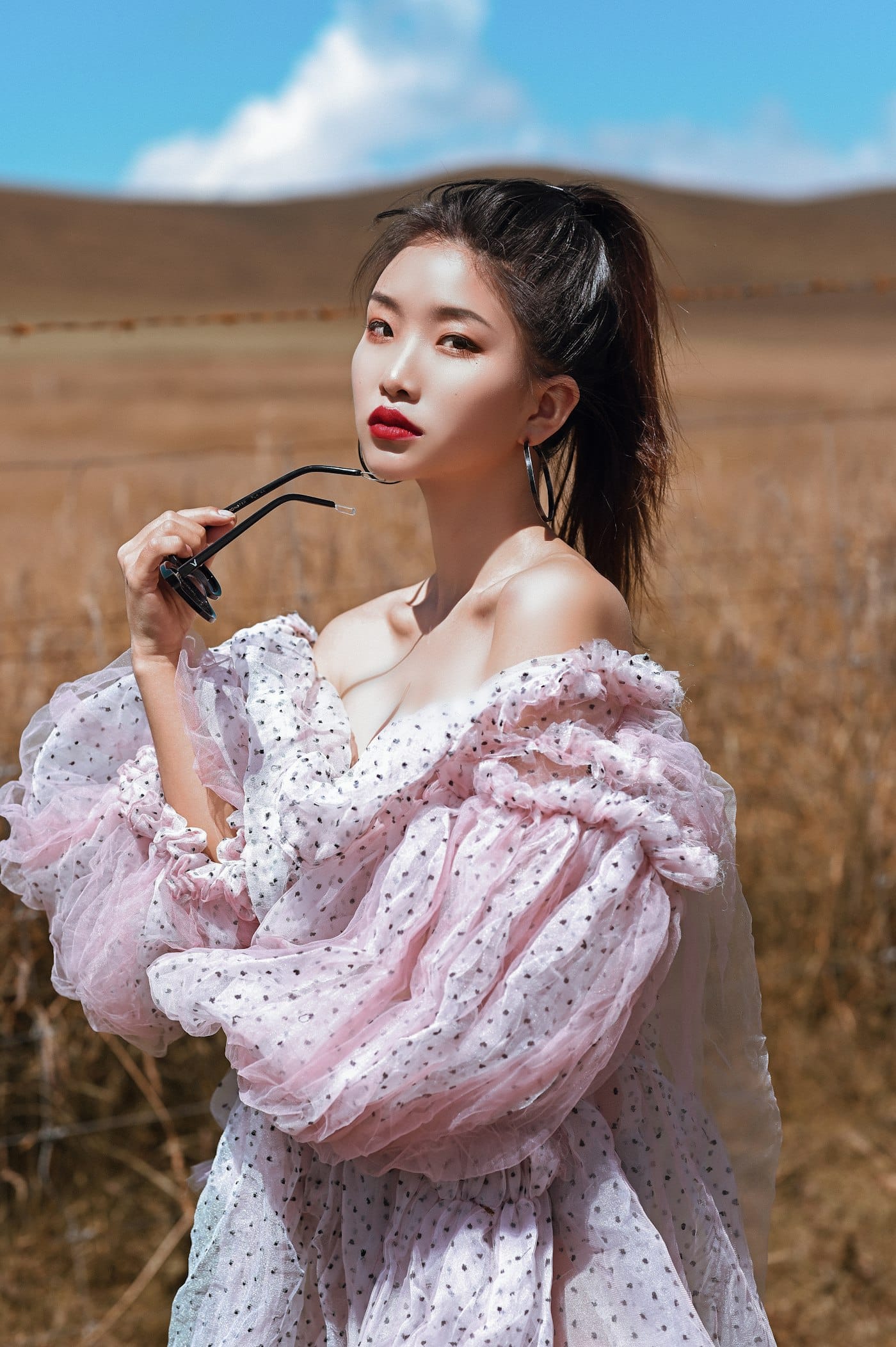 Off-shoulder champagne dress, bare-shoulder evening mood